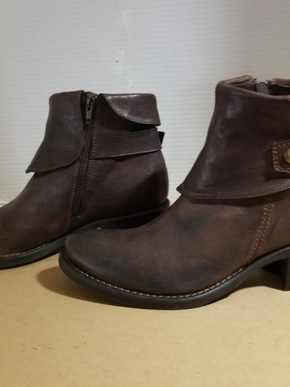 Women's Italy Manas Brown Leather Ankle Boots - Side Zip Size 9.5
